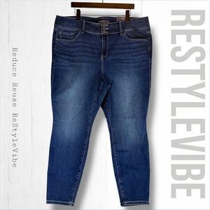 TORRID Women’s Size 22S 22 SHORT Denim Jeans Jegging Fit Stretch Super Soft NWT
